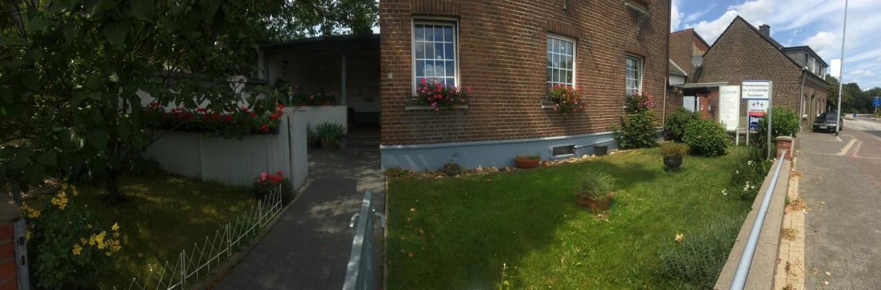 Dormitorium Kaarst Wohnraum Auf Zeit Vandrarhem Exteriör bild